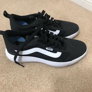 Vans Ultrarange Sneaker Black. Worn once. Unisex: Men’s size 6.5 and Women’s 8.0